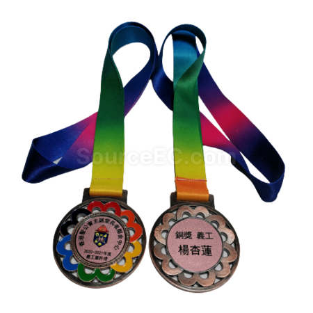 獎盃, 獎座, 獎牌, 金屬獎杯, 比賽獎牌, 紀念牌, 紀念幣, 木盾牌, 銀碟, 錦旗, 桌旗, 旗幟, 金屬襟章, 客製胸章, 客製名牌, 馬口鐵牌, 比賽獎品, 徽章, 客製禮品, 禮贈品公司, 台灣禮品, 紀念品, 禮品批發商, 客製化商品, 企業禮品, 商務禮品, 文具, 文儀用品, 環保禮品, 客製禮物, 禮物包裝