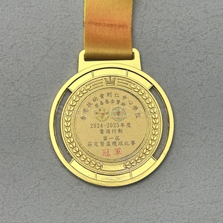 獎盃, 獎座, 獎牌, 金屬獎杯, 比賽獎牌, 紀念牌, 紀念幣, 木盾牌, 銀碟, 錦旗, 桌旗, 旗幟, 金屬襟章, 客製胸章, 客製名牌, 馬口鐵牌, 比賽獎品, 徽章, 客製禮品, 禮贈品公司, 台灣禮品, 紀念品, 禮品批發商, 客製化商品, 企業禮品, 商務禮品, 文具, 文儀用品, 環保禮品, 客製禮物, 禮物包裝