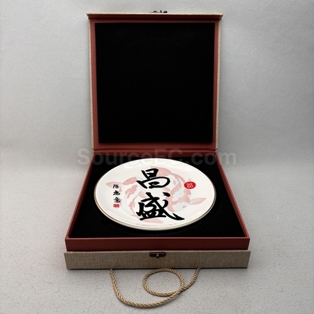 獎盃, 獎座, 獎牌, 金屬獎杯, 比賽獎牌, 紀念牌, 紀念幣, 木盾牌, 銀碟, 錦旗, 桌旗, 旗幟, 金屬襟章, 客製胸章, 客製名牌, 馬口鐵牌, 比賽獎品, 徽章, 客製禮品, 禮贈品公司, 台灣禮品, 紀念品, 禮品批發商, 客製化商品, 企業禮品, 商務禮品, 文具, 文儀用品, 環保禮品, 客製禮物, 禮物包裝