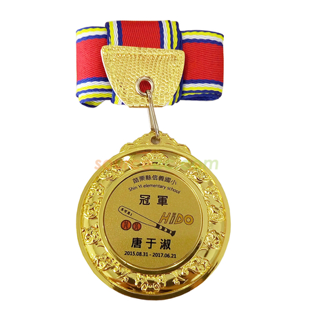 獎盃, 獎座, 獎牌, 金屬獎杯, 比賽獎牌, 紀念牌, 紀念幣, 木盾牌, 銀碟, 錦旗, 桌旗, 旗幟, 金屬襟章, 客製胸章, 客製名牌, 馬口鐵牌, 比賽獎品, 徽章, 客製禮品, 禮贈品公司, 台灣禮品, 紀念品, 禮品批發商, 客製化商品, 企業禮品, 商務禮品, 文具, 文儀用品, 環保禮品, 客製禮物, 禮物包裝